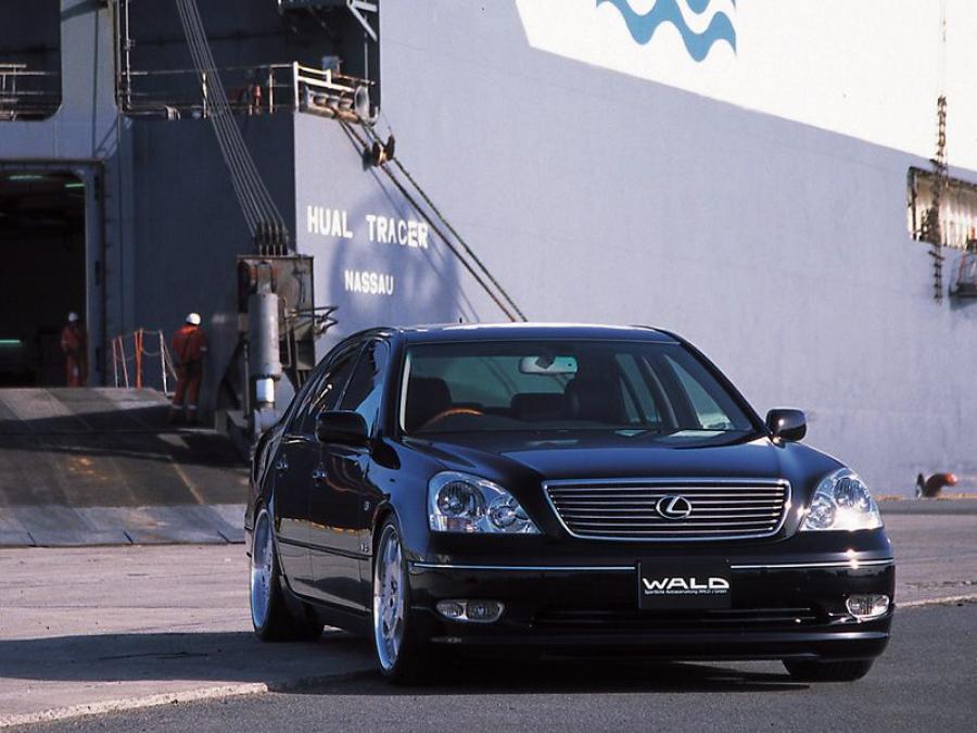  Lexus LS430 by Wald 2000 года  (фото 11 из 13)